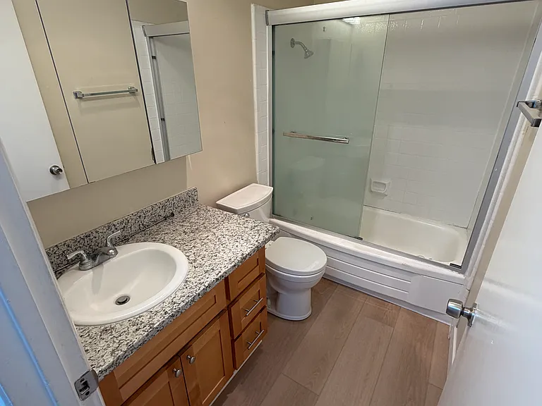 Redwood Apartments — Photo 10