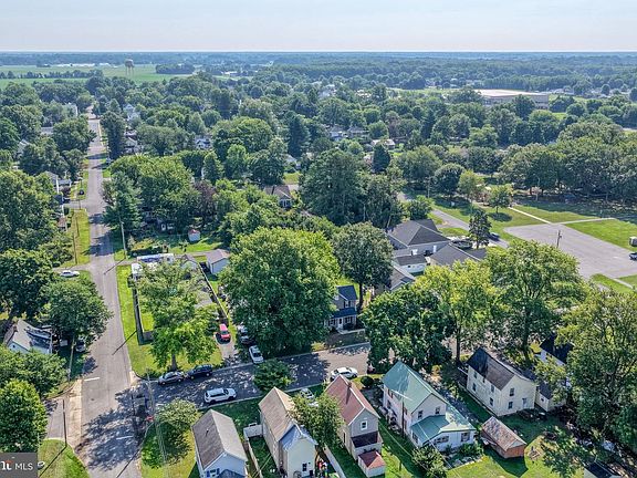 3rd image of 306 Caroline Ave