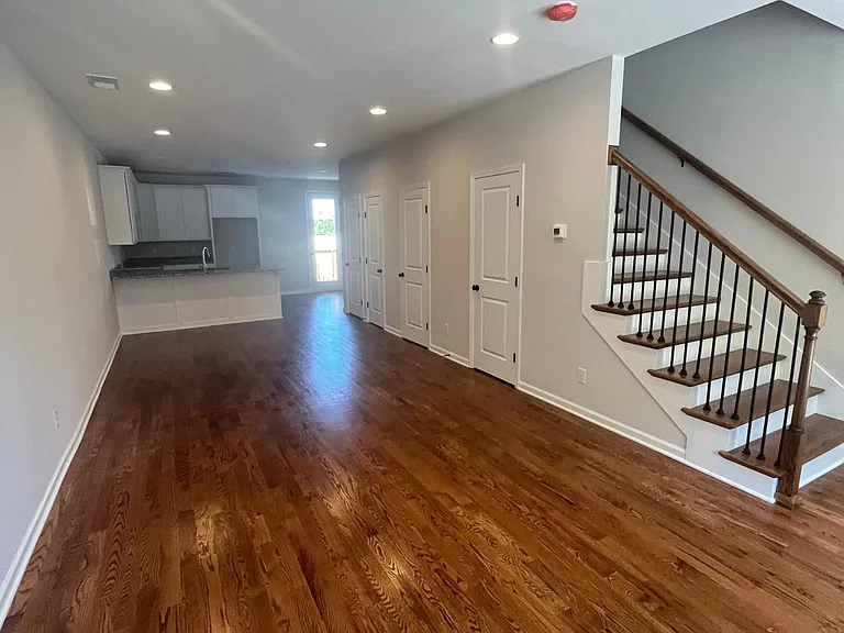 467 Morton Ave #102 — Photo 10