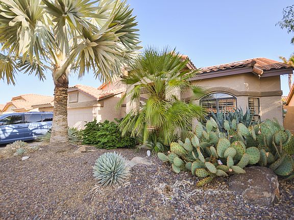 2nd image of 10918 W Cottonwood Ln