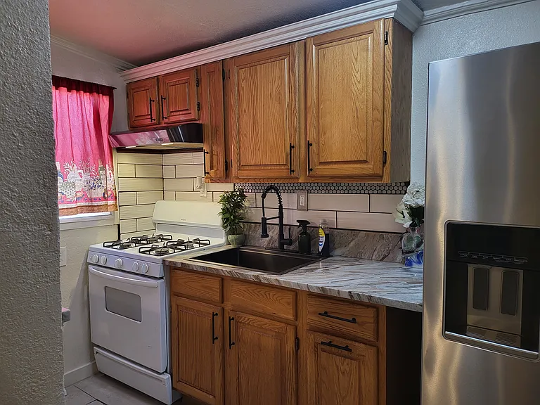 2117 W Hadley St — Photo 43