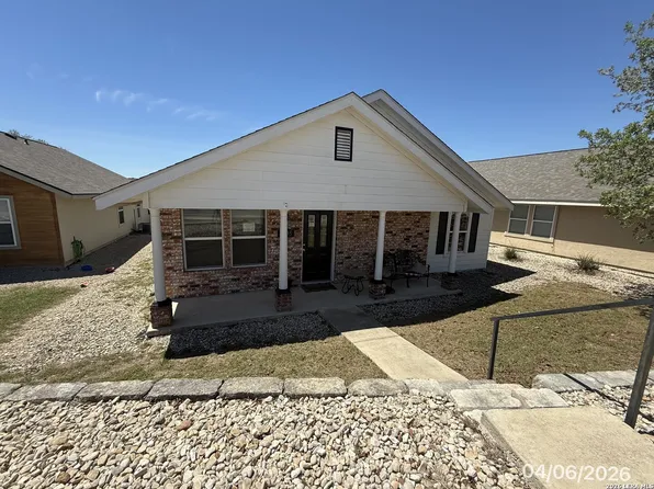 2205 SINGING WIND DR, Kerrville, TX 78028