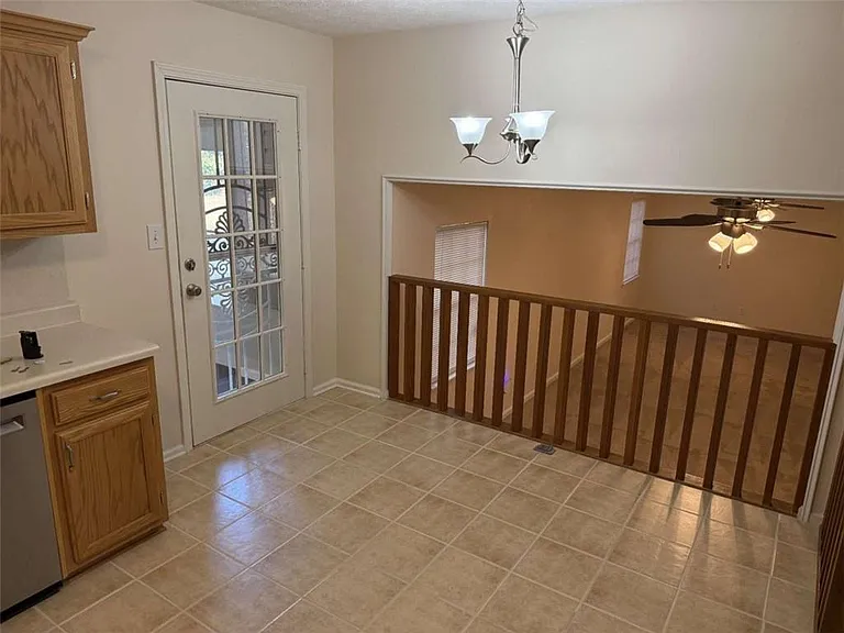 228 Solomon Dr — Photo 7