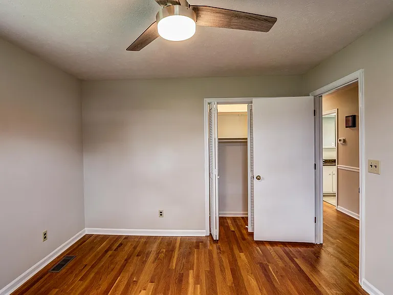 4295 Everett Rd — Photo 16
