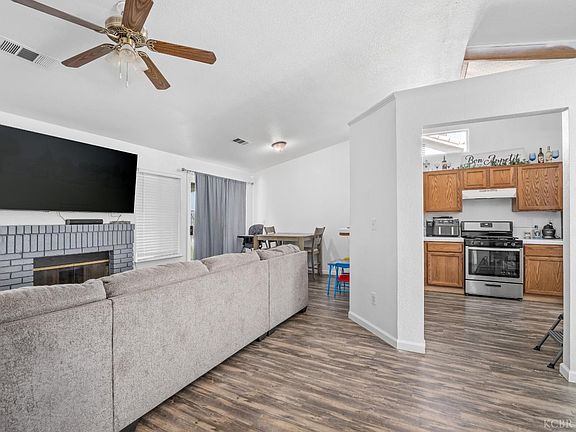 3rd image of 877 E Julia Way