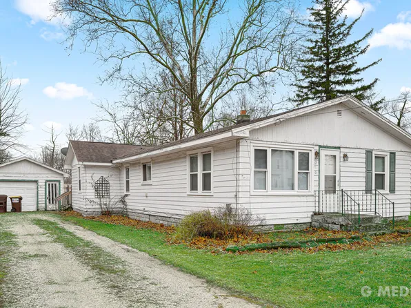 210 W North St, Creston, IL 60113
