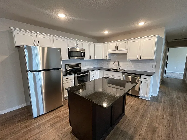 Gateway Place Apartments — Photo 181
