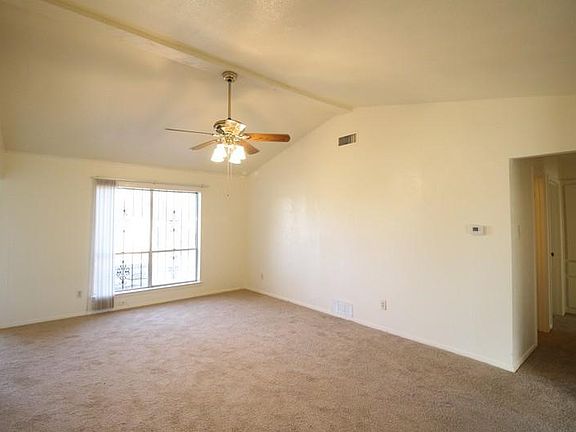 4th image of 318 Forsythe Dr