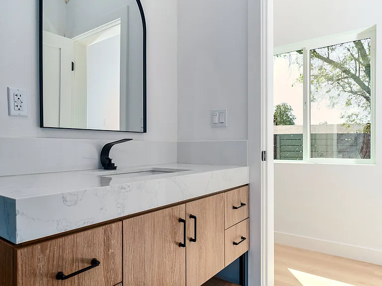 2576 Avenida De Las Plantas #B — Photo 20