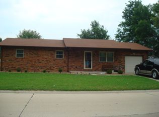 90 Sunflower Dr, Highland, IL 62249