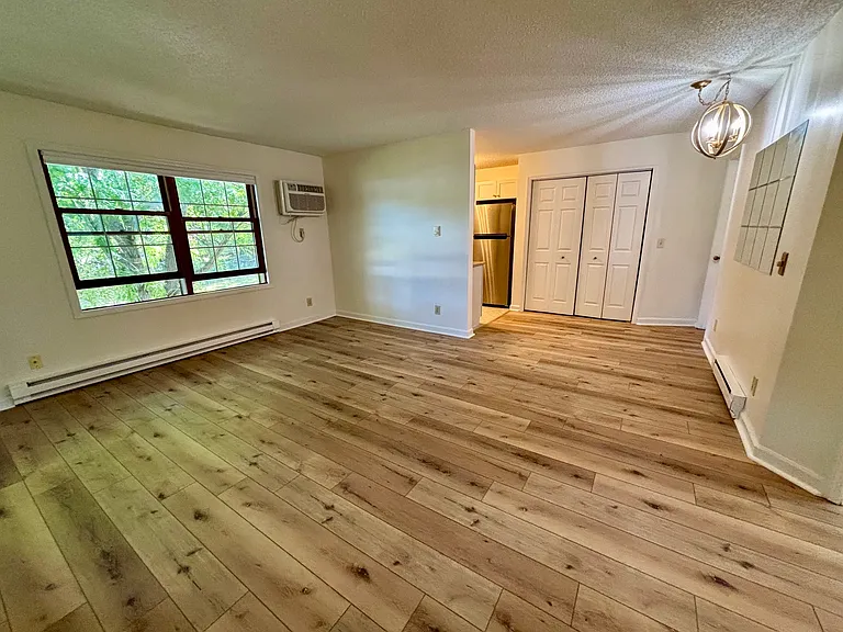 210 Urbandale Pkwy #210 — Photo 10
