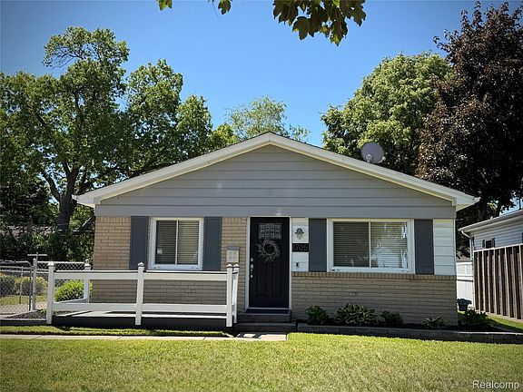 3rd image of 1705 Leroy St