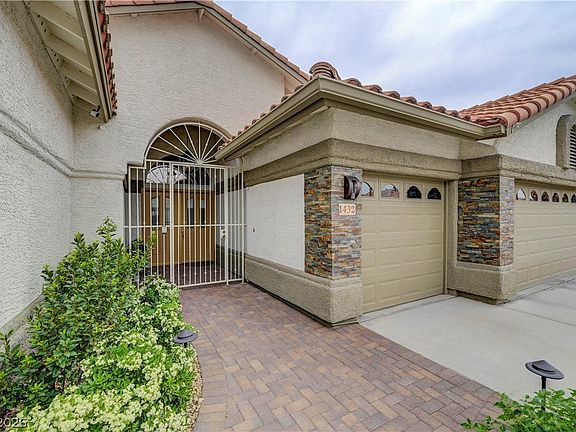 3rd image of 1432 Castle Crest Dr