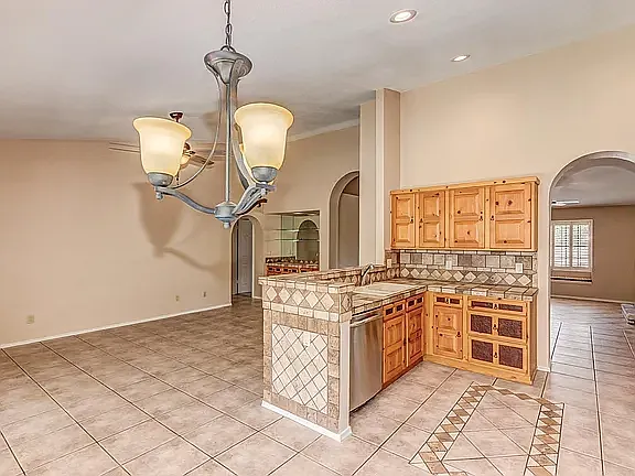 1211 E Drake Dr — Photo 17