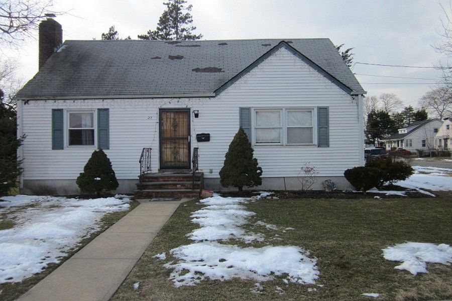 1st image of 27 Saint Regis Pl