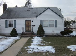 27 Saint Regis Pl, Hempstead, NY 11550