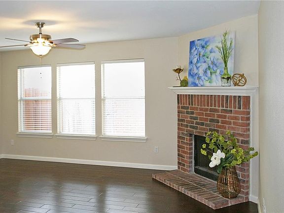 3rd image of 2727 Prairie Creek Dr