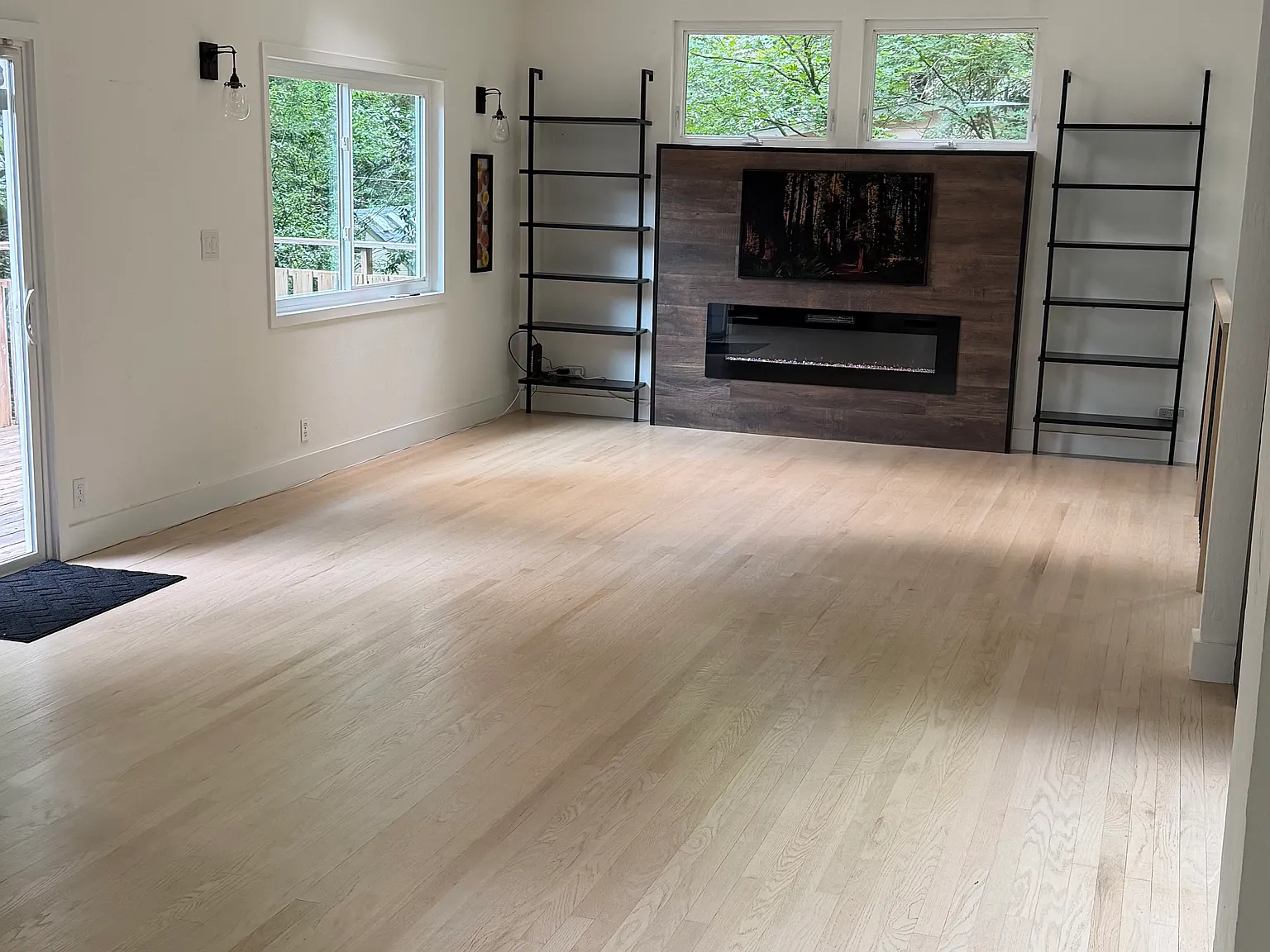 4 bed, 2200 sqft, $7,900 — Photo 2