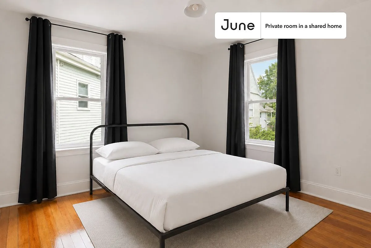 Queen bedroom in 6 bed/2 bath home in Allston #539 A — Photo 1