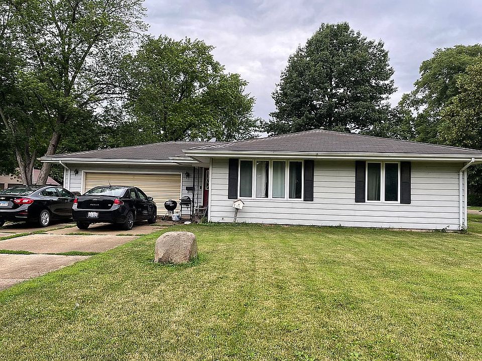 Front of house, front yard