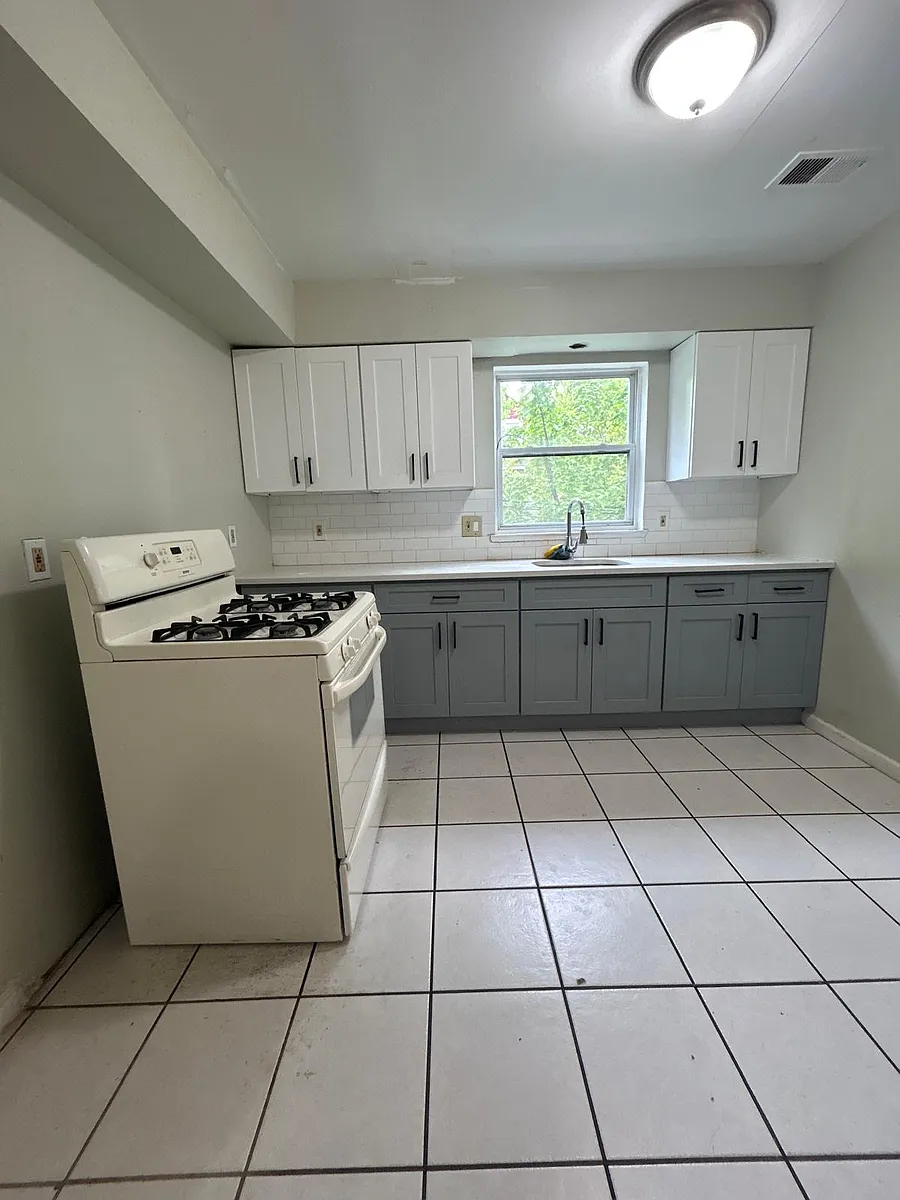 Building Photo - 51 Seymour Ave #1