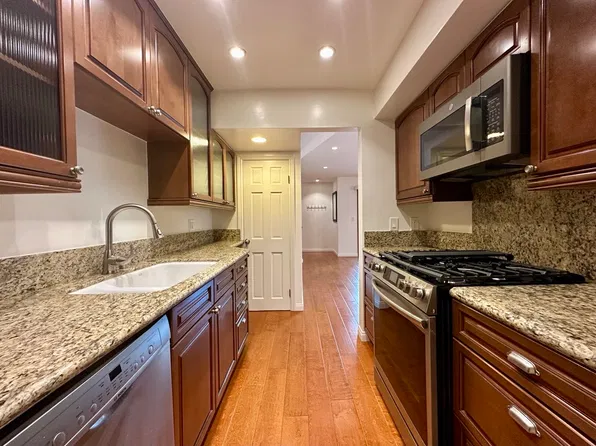 907 12th St APT 4, Santa Monica, CA 90403