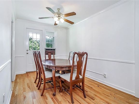 5th image of 104 Lawn Ter APT 1D