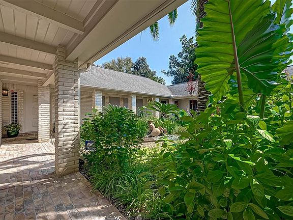 Imagine this view as you enter toward the front door. All three sides of the courtyard walkway are covered.