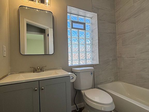 5th image of 14614 Lake Shore Blvd #2C