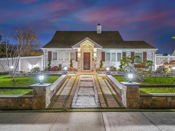 38 Quarry Lane, Levittown, NY 11756