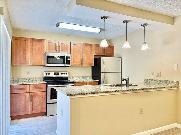 5th image of 517 Buttonwood Lane #517
