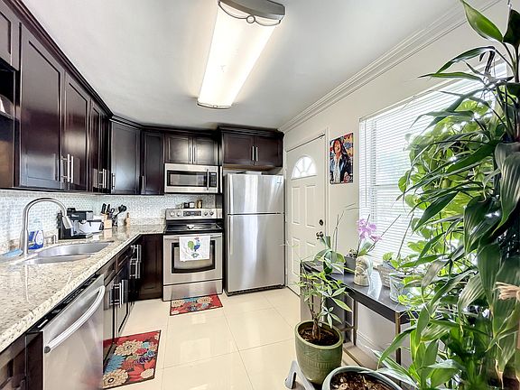 3rd image of 1101 NE 191st Street #H206