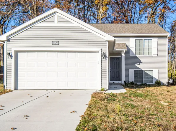 5447 E Karen Ct, Stevensville, MI 49127
