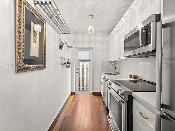 4th image of 328 Euclid Ave APT 102