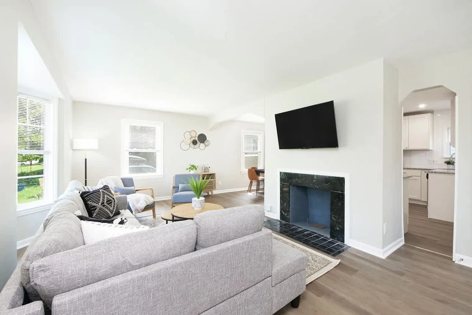 3 bed, 1.0 bath, $3,461 — Photo 3