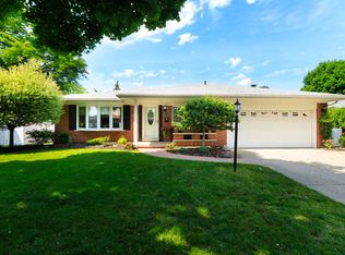 11209 Capri Dr, Warren, MI 48093