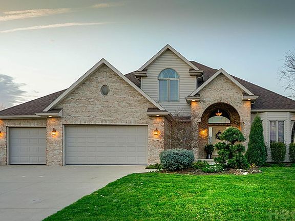 3rd image of 8531 Tawa Creek Dr