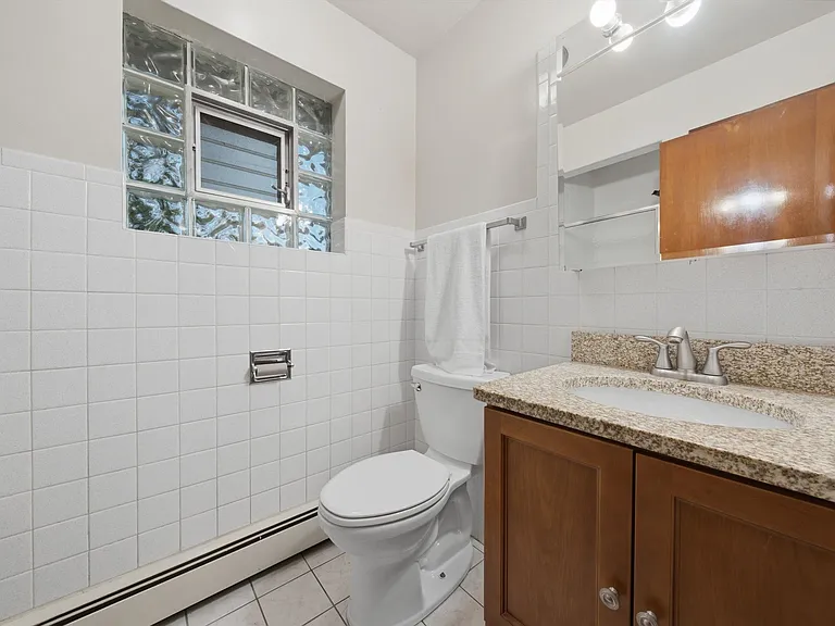 2521 Lewis St — Photo 9