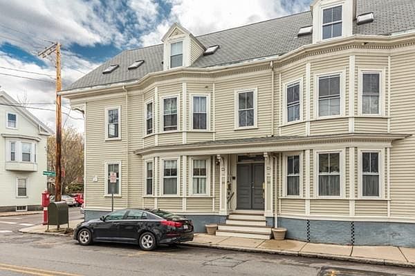 1st image of 68 Essex St #1