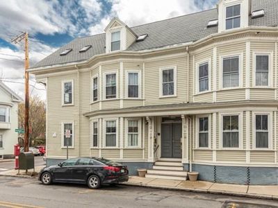 68 Essex St #1, Salem, MA, 01970