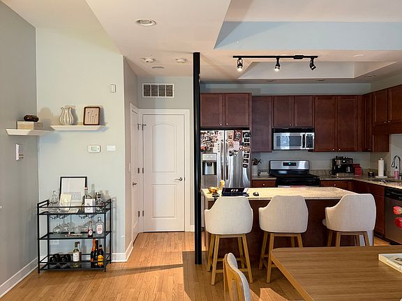 5th image of 1025 N Marshfield Ave #1