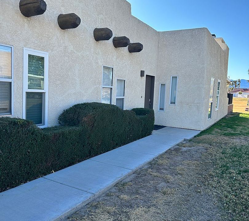 1st image of 2835 Country Club Dr