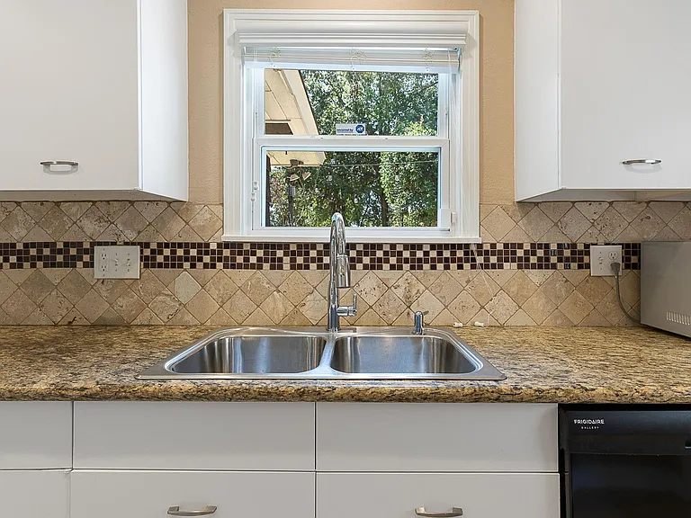 1802 Turnpike Rd — Photo 18