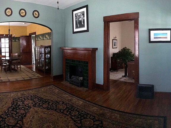 Living room, hardwood floors