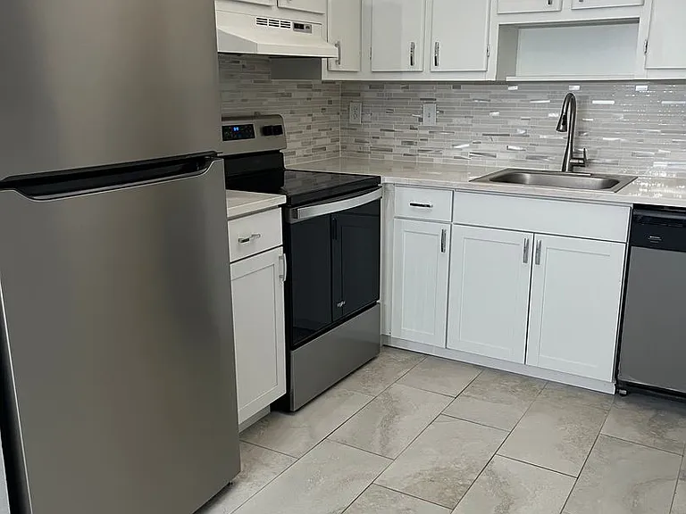 3300 Fox Chase Cir N #226 — Photo 6