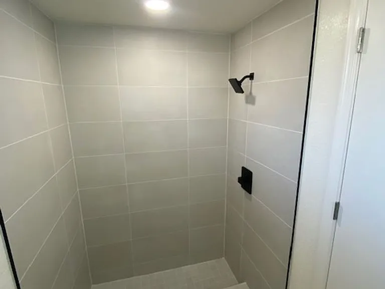 727 E Vista Del Cerro Dr — Photo 3