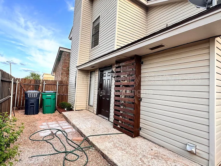 6715 Lyrewood Ln — Photo 4