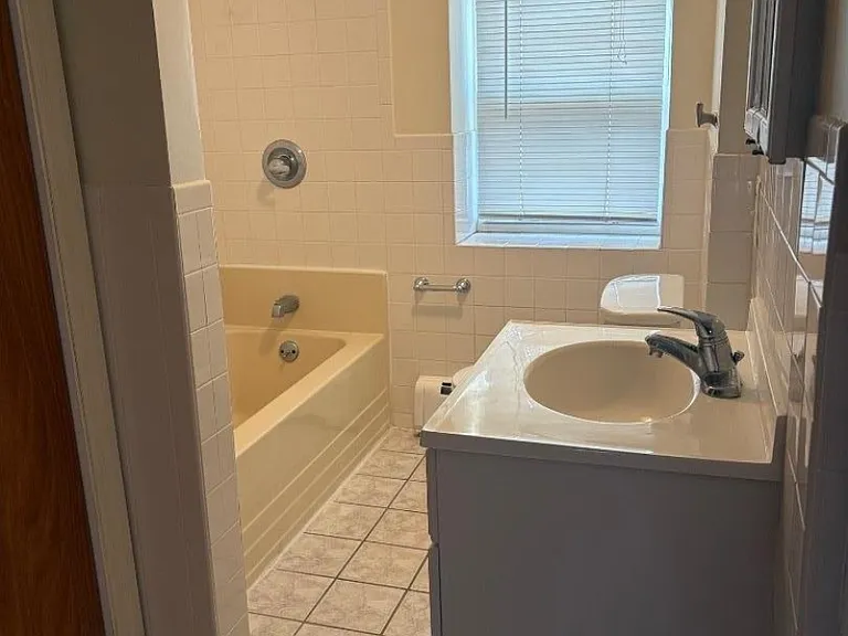 370 Main St — Photo 16