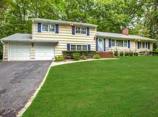 100 Old Field Rd, Huntington, NY 11743