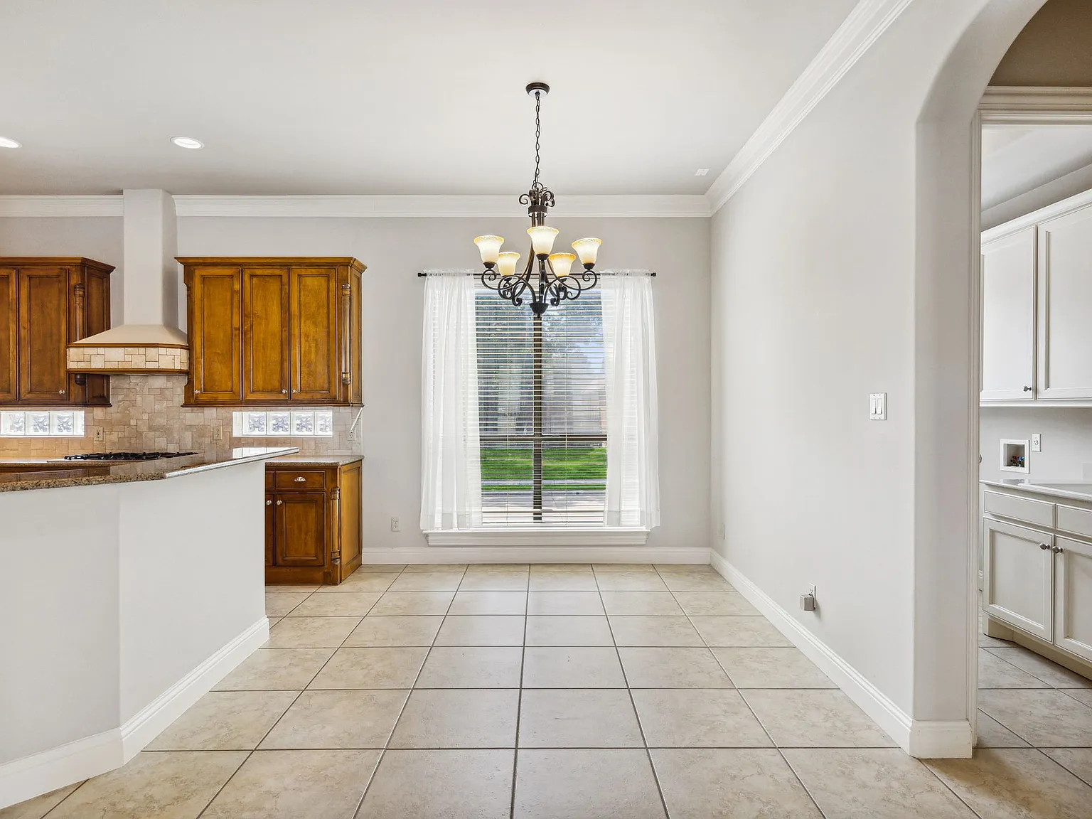 4 bed, 3.5 bath, 3689 sqft, $3,495 — Photo 4